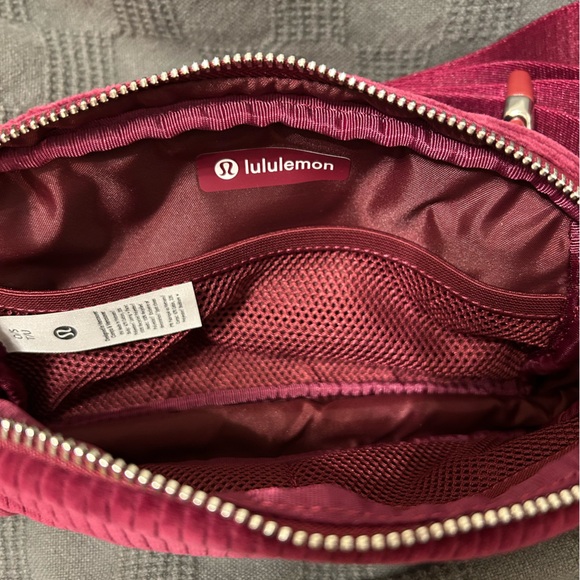 Everywhere Belt Bag Corduroy - Picture 3 of 7